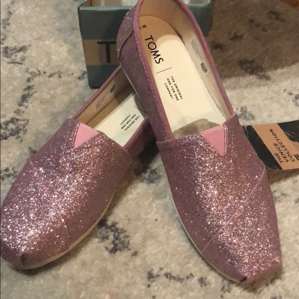 NWT Toms Rose Glitter Shoes